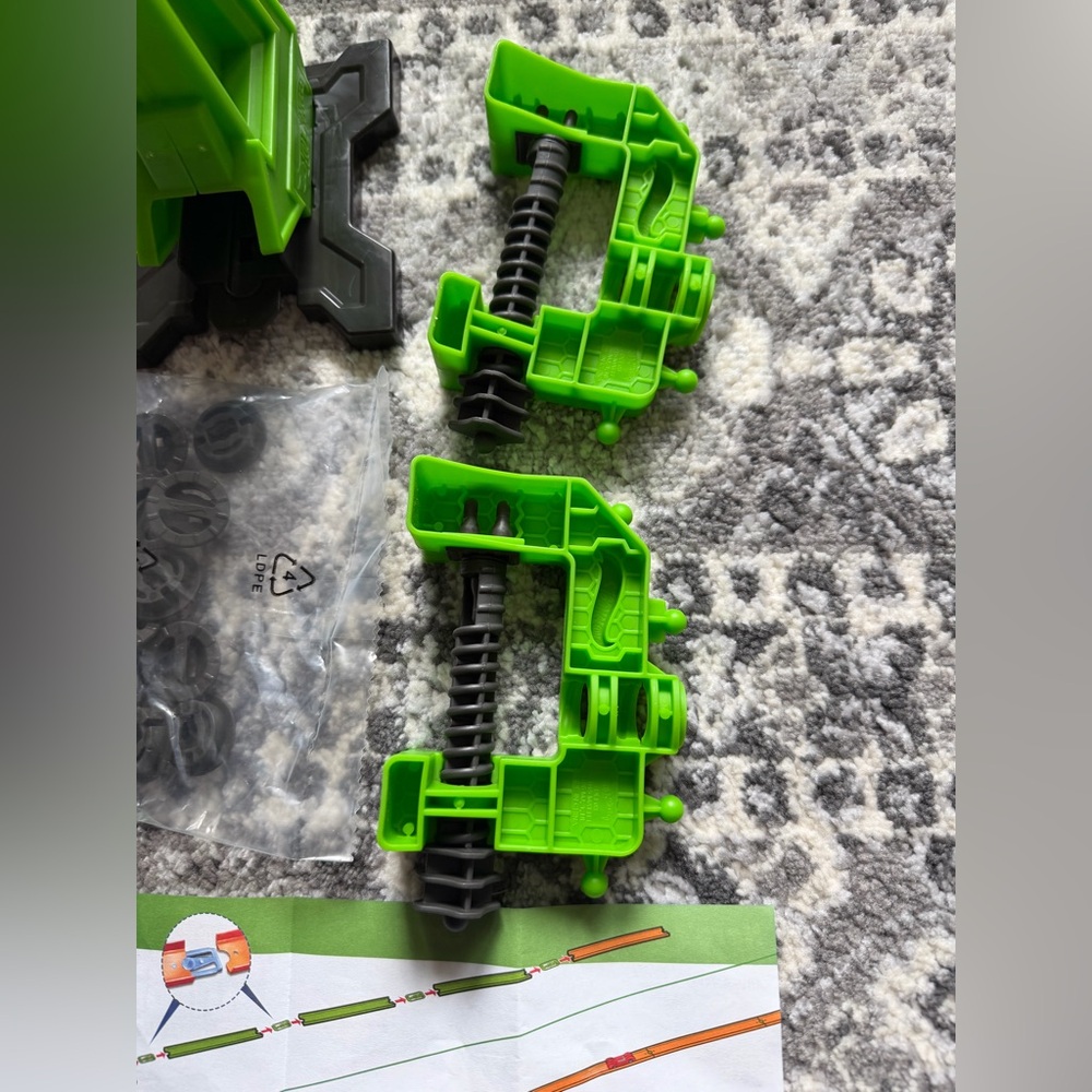 Hot wheels track builder launcher and clamps - Picture 3 of 9
